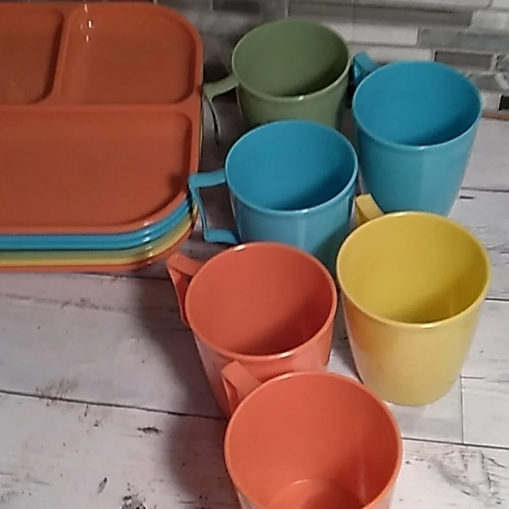 Vintage 1970s Red-Man picnic pack camper beach